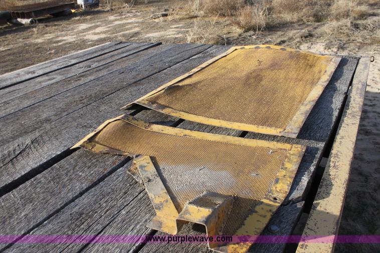 image for item E8259 1967 Caterpillar D8H dozer