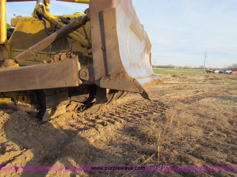 image for item E8259 1967 Caterpillar D8H dozer