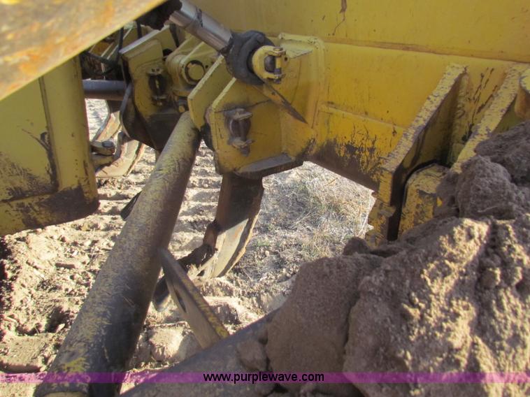 image for item E8259 1967 Caterpillar D8H dozer