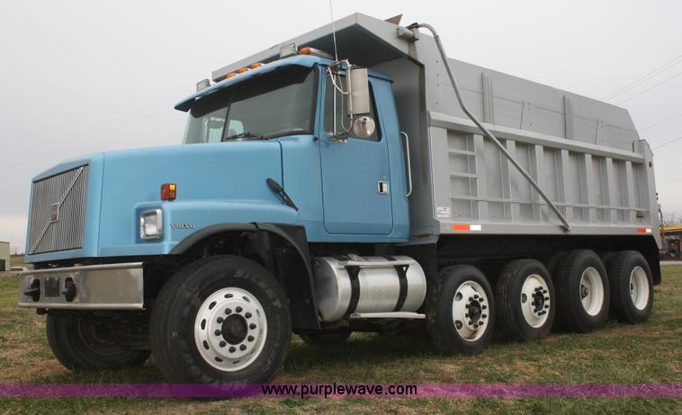 image for item F2712 1998 Volvo WG dump truck