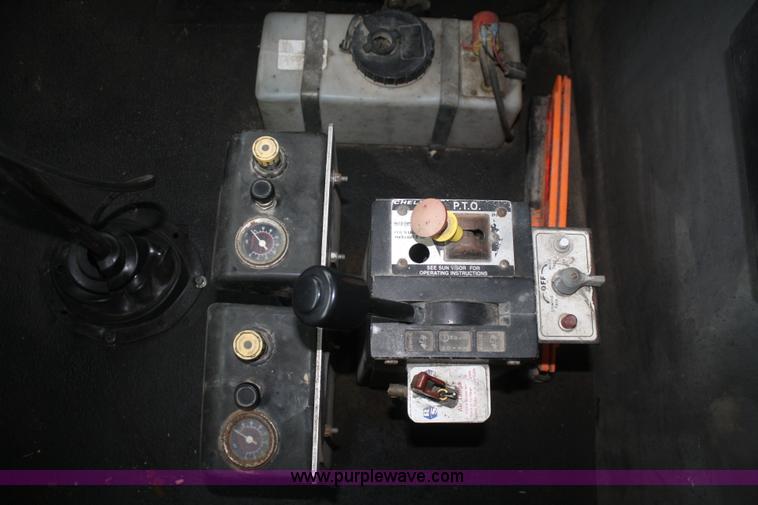 image for item F2712 1998 Volvo WG dump truck