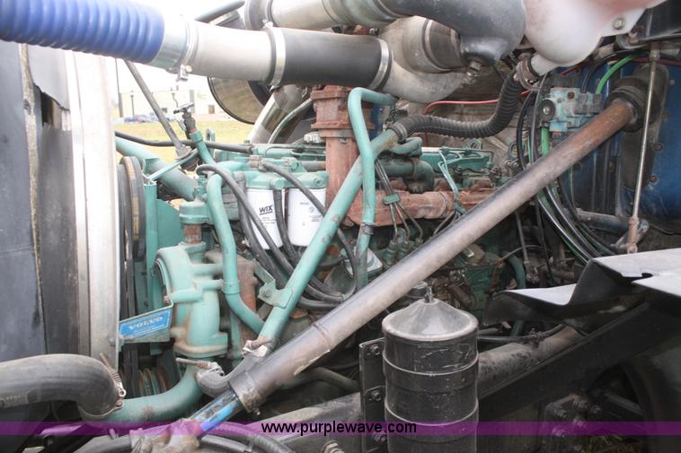 image for item F2712 1998 Volvo WG dump truck