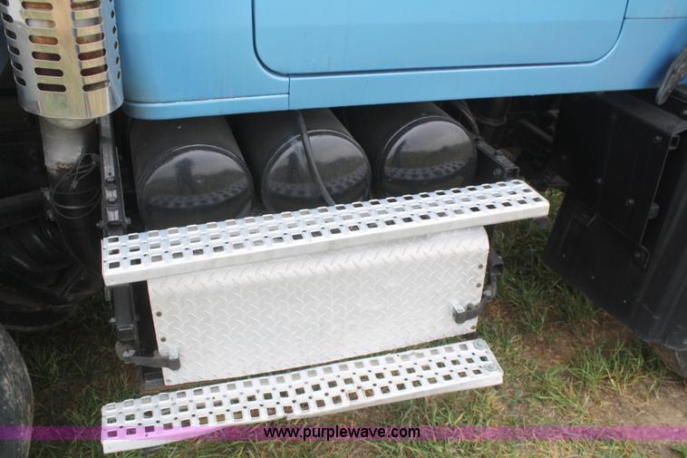 image for item F2712 1998 Volvo WG dump truck