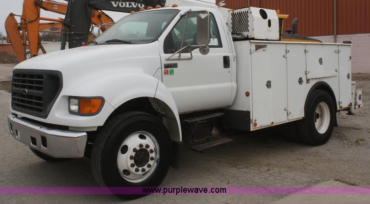 image for item F2723 2000 Ford F750 service truck
