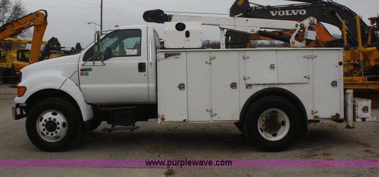 image for item F2723 2000 Ford F750 service truck