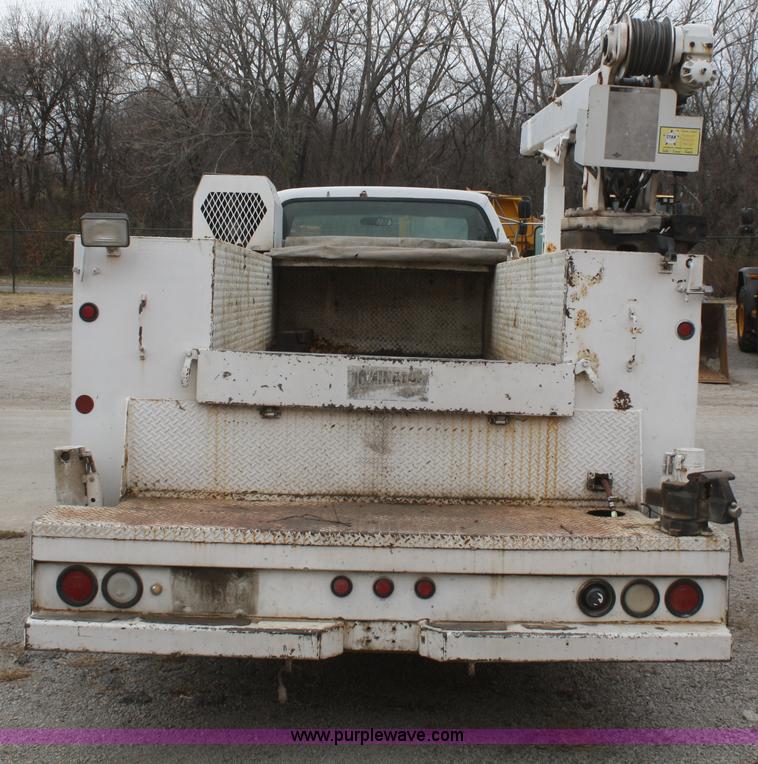 image for item F2723 2000 Ford F750 service truck
