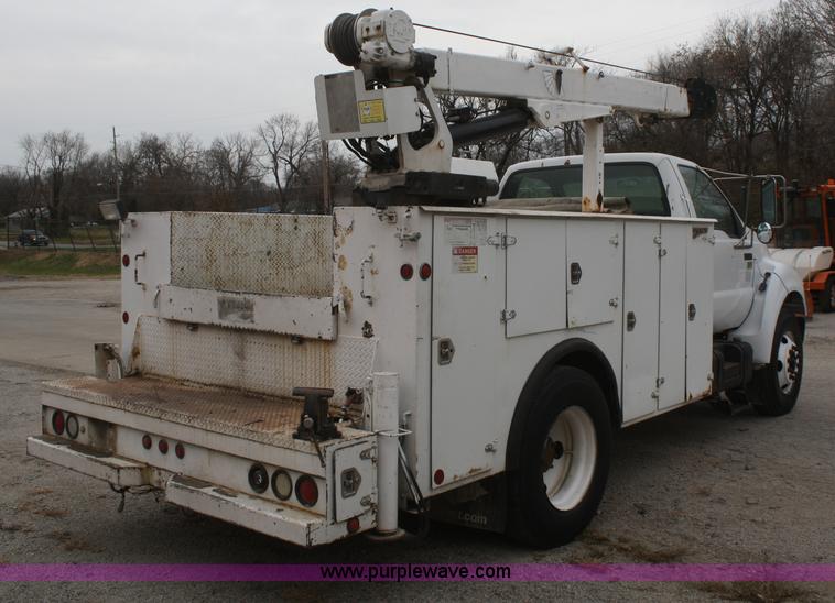 image for item F2723 2000 Ford F750 service truck