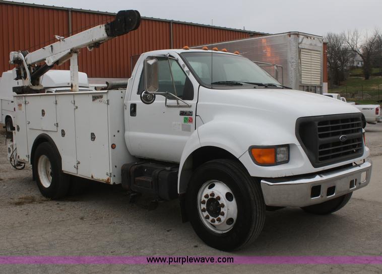 image for item F2723 2000 Ford F750 service truck