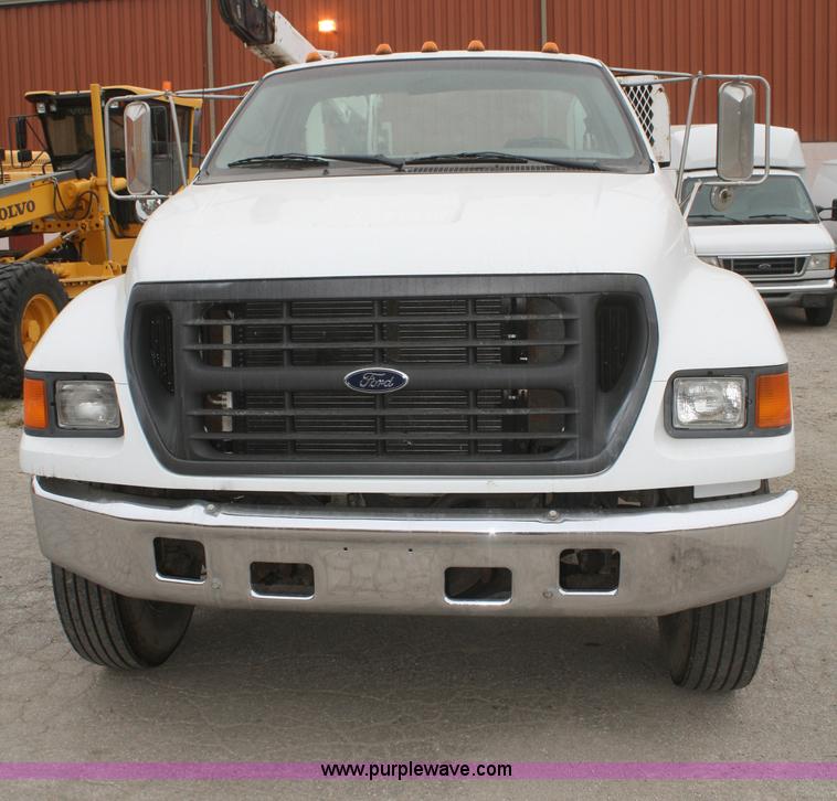 image for item F2723 2000 Ford F750 service truck