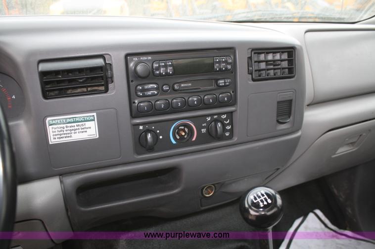 image for item F2723 2000 Ford F750 service truck