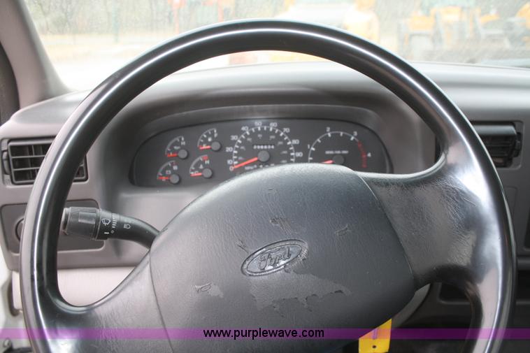 image for item F2723 2000 Ford F750 service truck