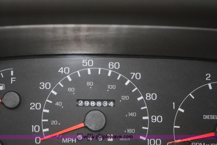 image for item F2723 2000 Ford F750 service truck