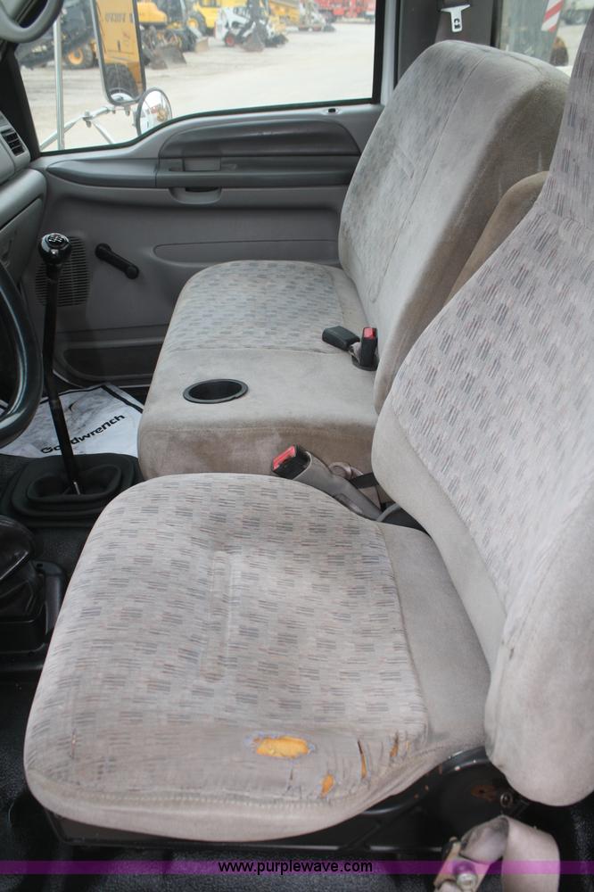 image for item F2723 2000 Ford F750 service truck