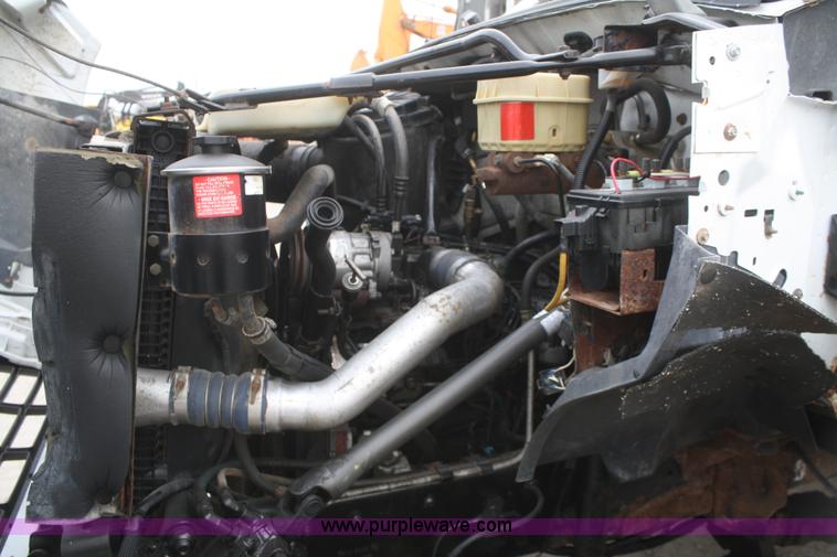 image for item F2723 2000 Ford F750 service truck