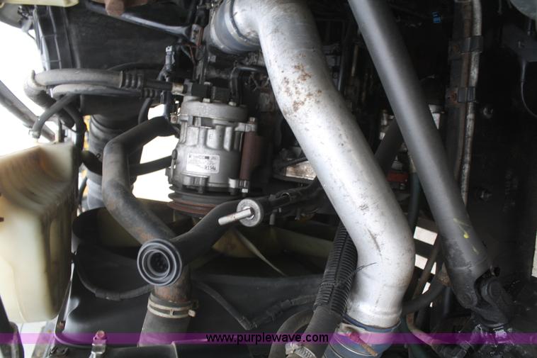 image for item F2723 2000 Ford F750 service truck