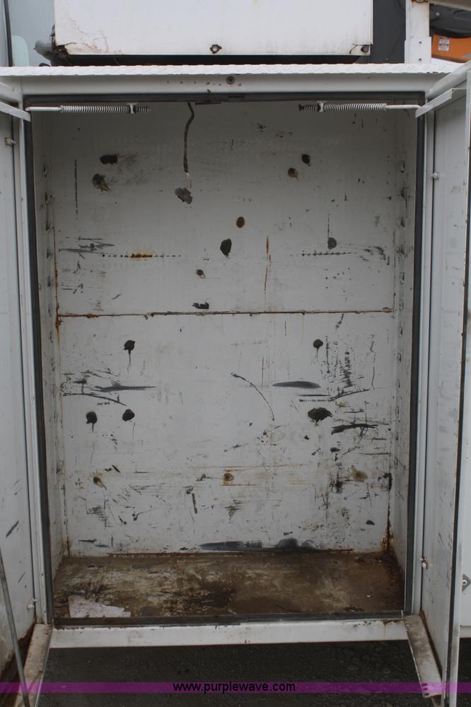 image for item F2723 2000 Ford F750 service truck