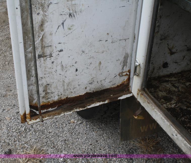 image for item F2723 2000 Ford F750 service truck