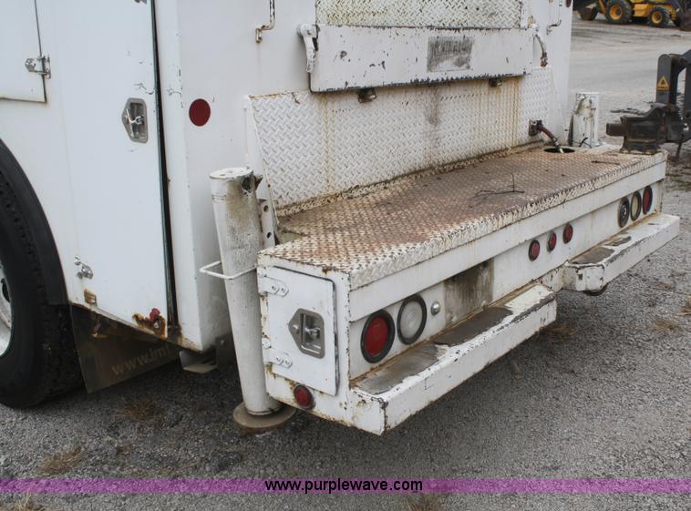 image for item F2723 2000 Ford F750 service truck