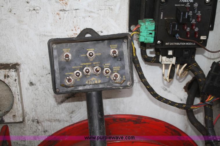 image for item F2723 2000 Ford F750 service truck