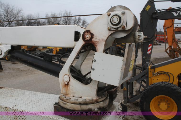 image for item F2723 2000 Ford F750 service truck