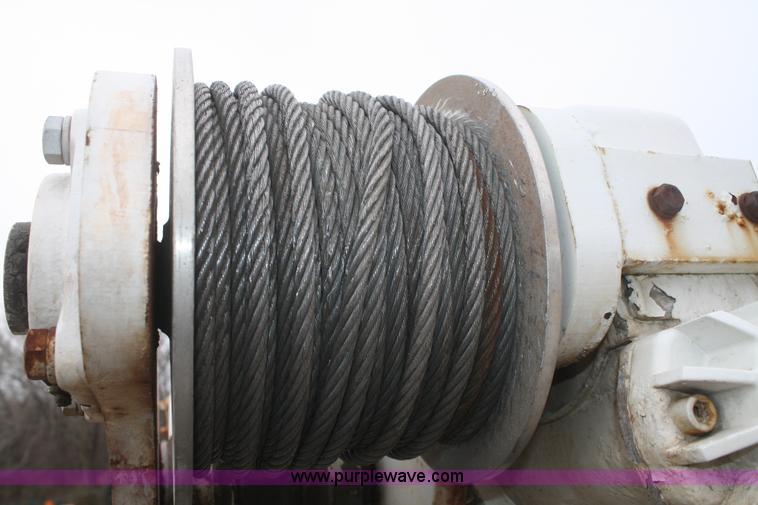 image for item F2723 2000 Ford F750 service truck