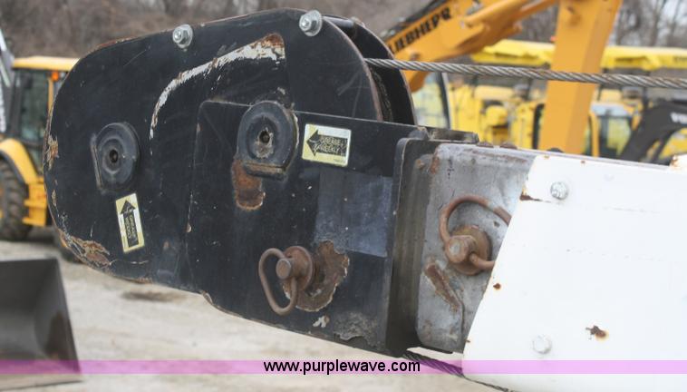 image for item F2723 2000 Ford F750 service truck