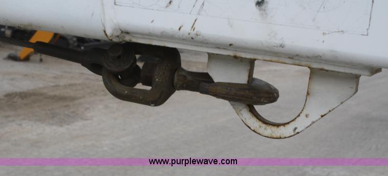 image for item F2723 2000 Ford F750 service truck