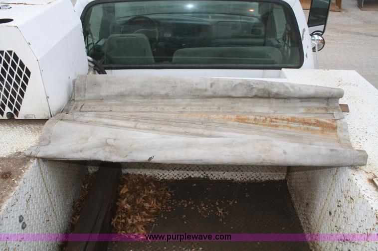 image for item F2723 2000 Ford F750 service truck