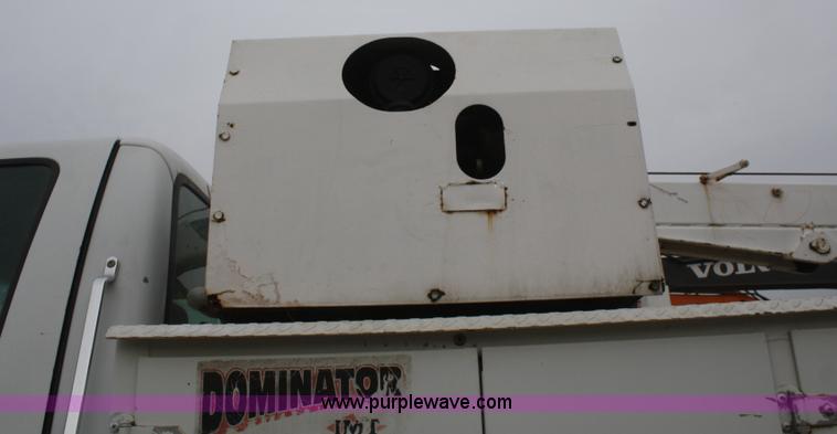 image for item F2723 2000 Ford F750 service truck
