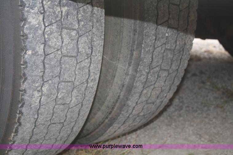 image for item F2723 2000 Ford F750 service truck