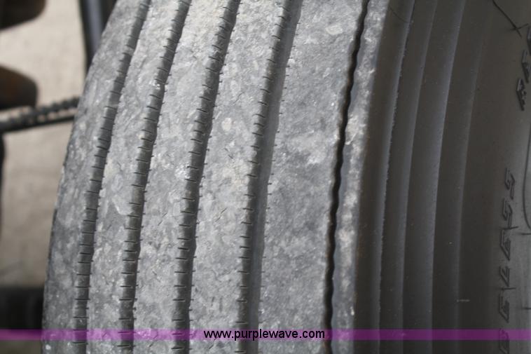 image for item F2723 2000 Ford F750 service truck