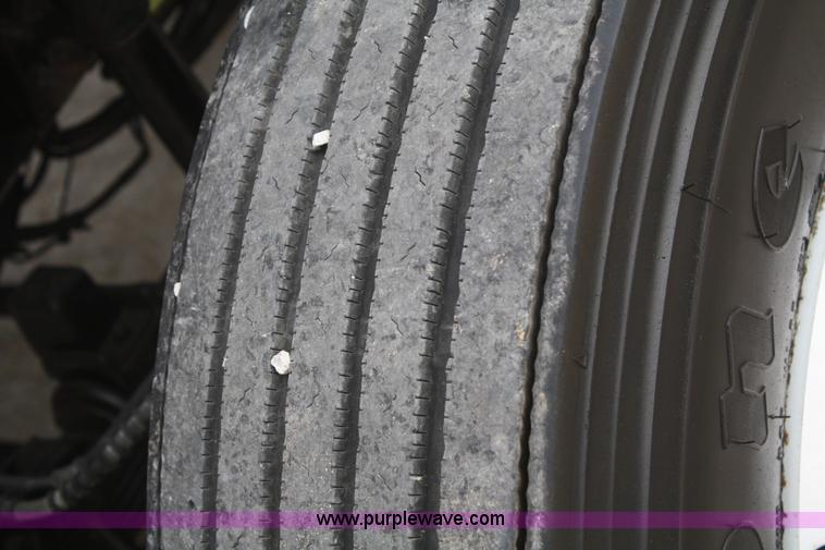 image for item F2723 2000 Ford F750 service truck