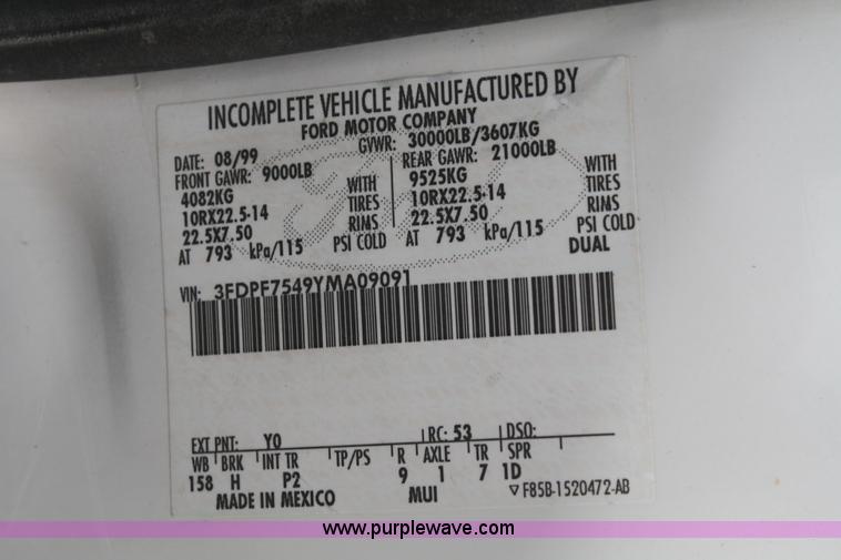 image for item F2723 2000 Ford F750 service truck