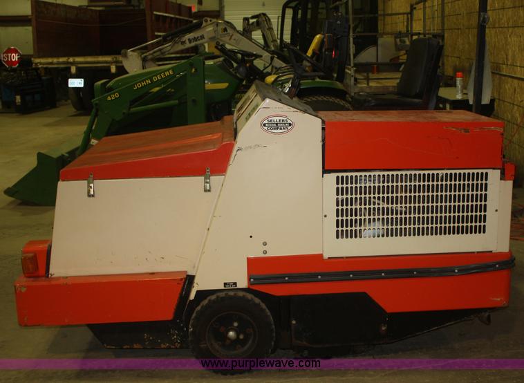 image for item F2905 Dulevo 120 floor sweeper