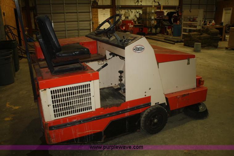 image for item F2905 Dulevo 120 floor sweeper