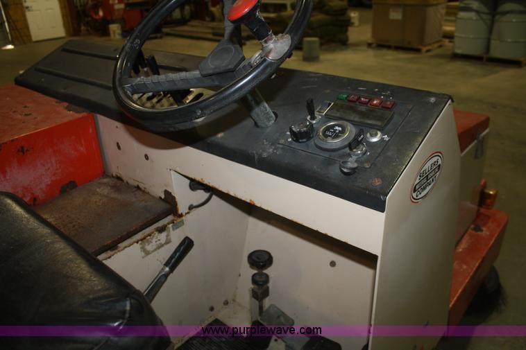 image for item F2905 Dulevo 120 floor sweeper