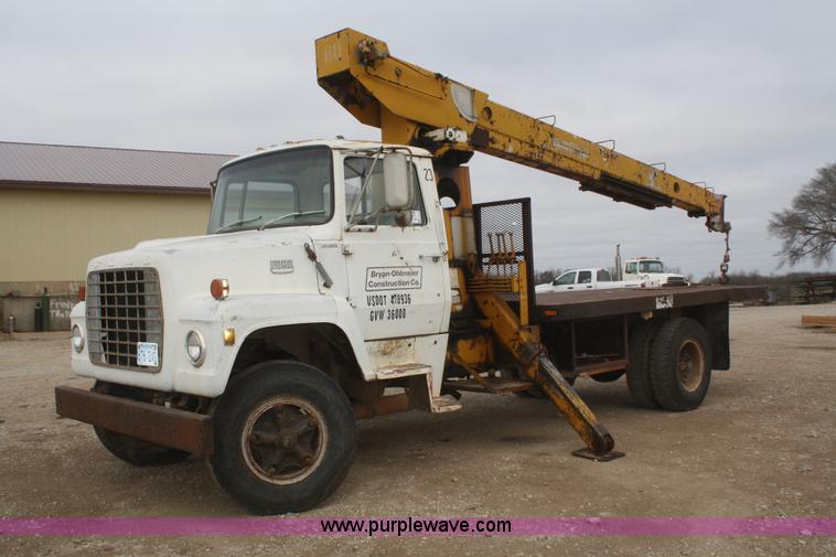 image for item F2910 1974 Ford 800 crane truck