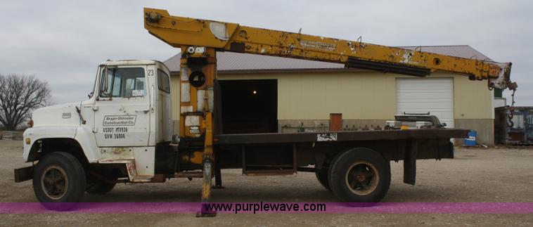 image for item F2910 1974 Ford 800 crane truck