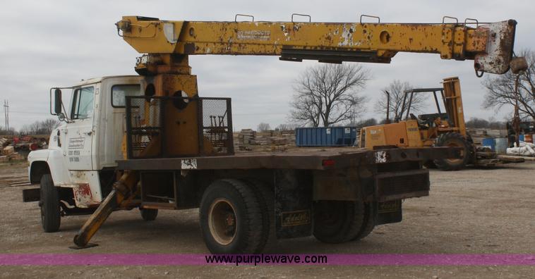 image for item F2910 1974 Ford 800 crane truck