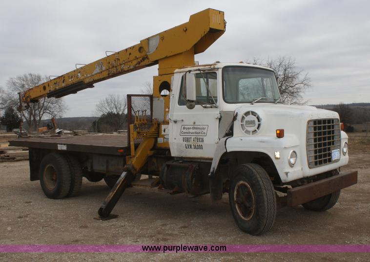 image for item F2910 1974 Ford 800 crane truck