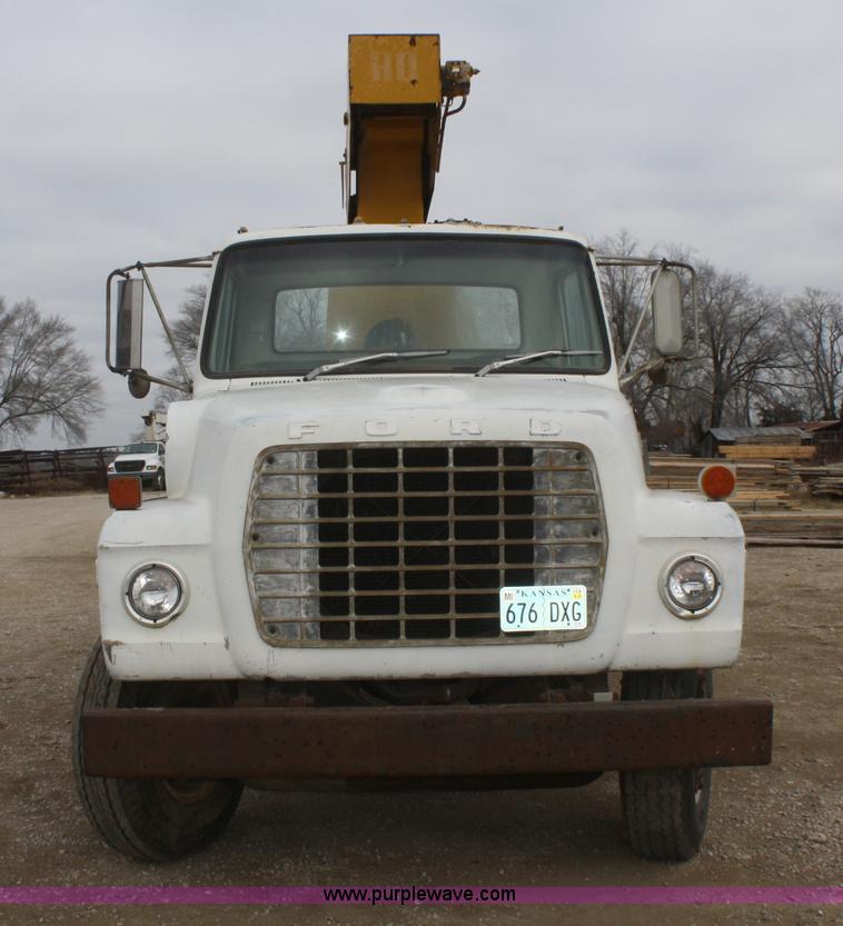image for item F2910 1974 Ford 800 crane truck