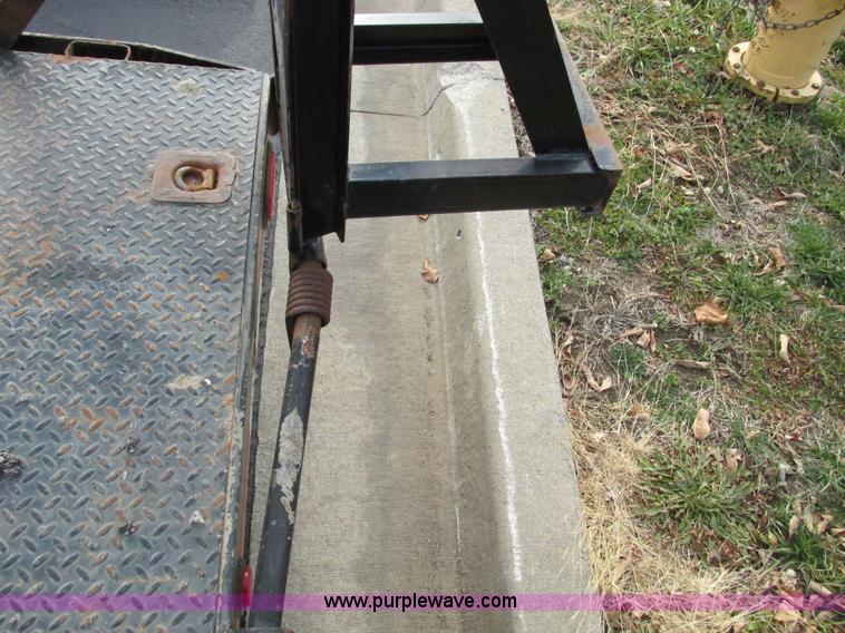 image for item F4057 2008 Maxey 20' car hauler trailer