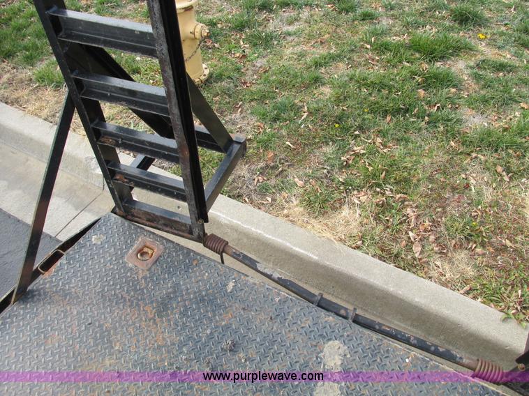 image for item F4057 2008 Maxey 20' car hauler trailer