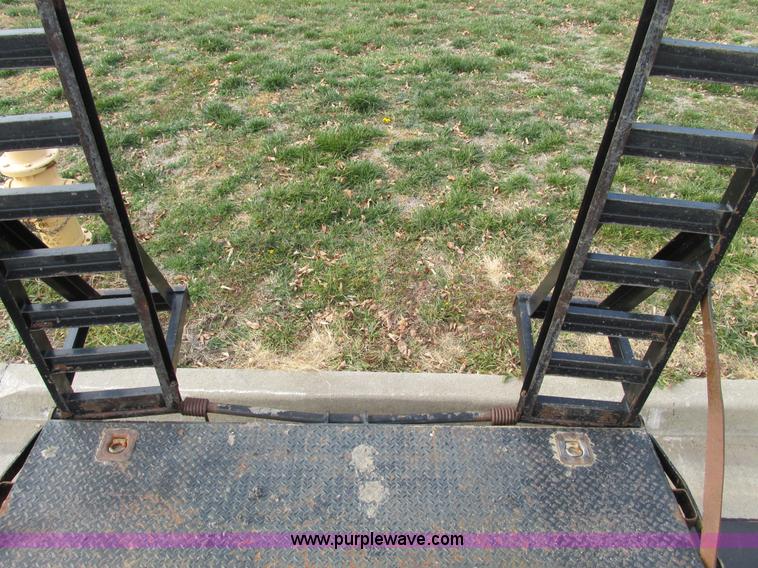 image for item F4057 2008 Maxey 20' car hauler trailer