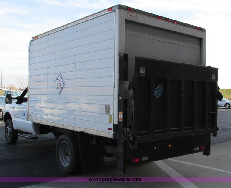 image for item F4059 2002 Ford F550 XL Super Duty box truck
