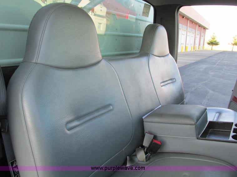 image for item F4059 2002 Ford F550 XL Super Duty box truck