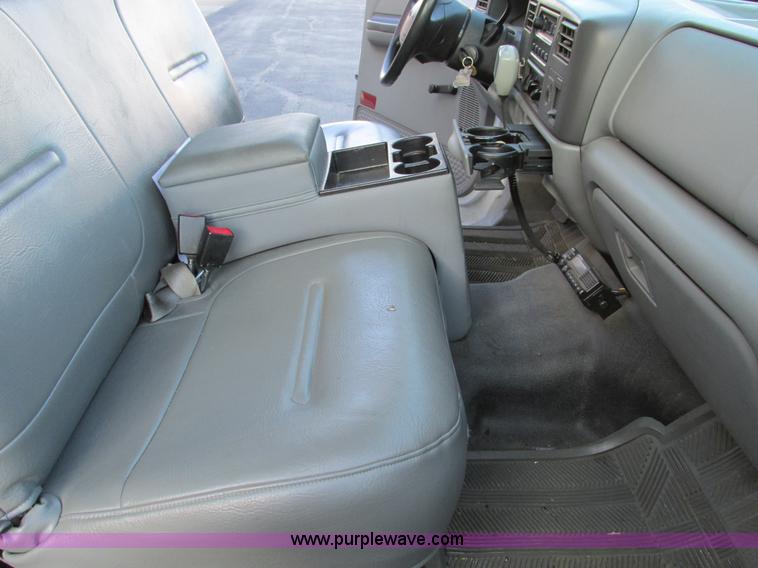 image for item F4059 2002 Ford F550 XL Super Duty box truck