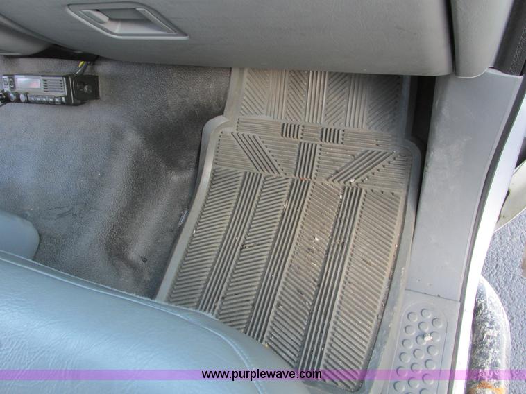 image for item F4059 2002 Ford F550 XL Super Duty box truck