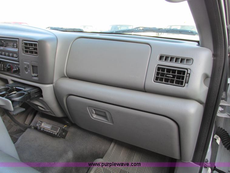 image for item F4059 2002 Ford F550 XL Super Duty box truck