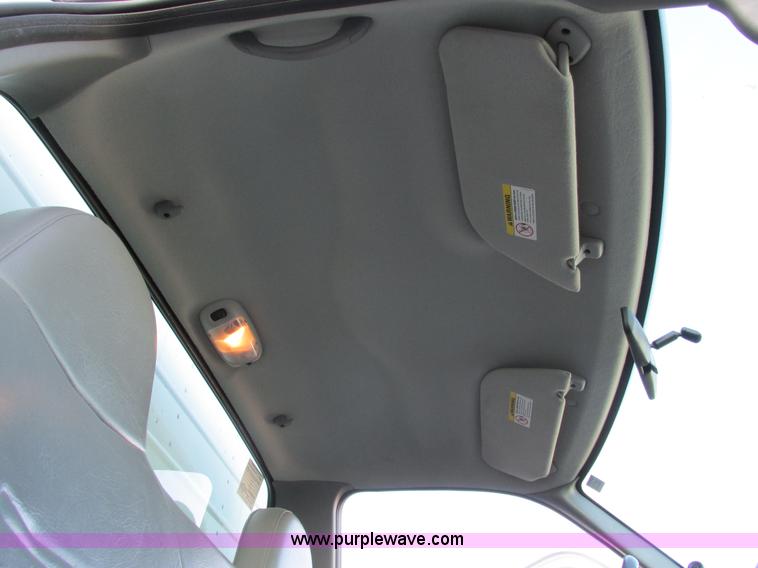 image for item F4059 2002 Ford F550 XL Super Duty box truck